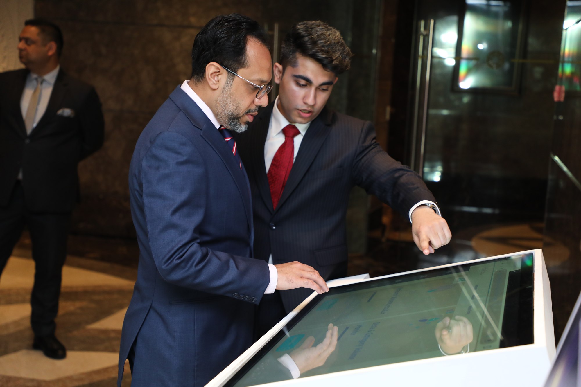 Apoorv demonstrating the Electric Mobility Dashboard to Amitabh Kant at its March 2023 launch